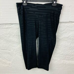 Old Navy Black Active fitted striped cropped stretch Leggings size XL